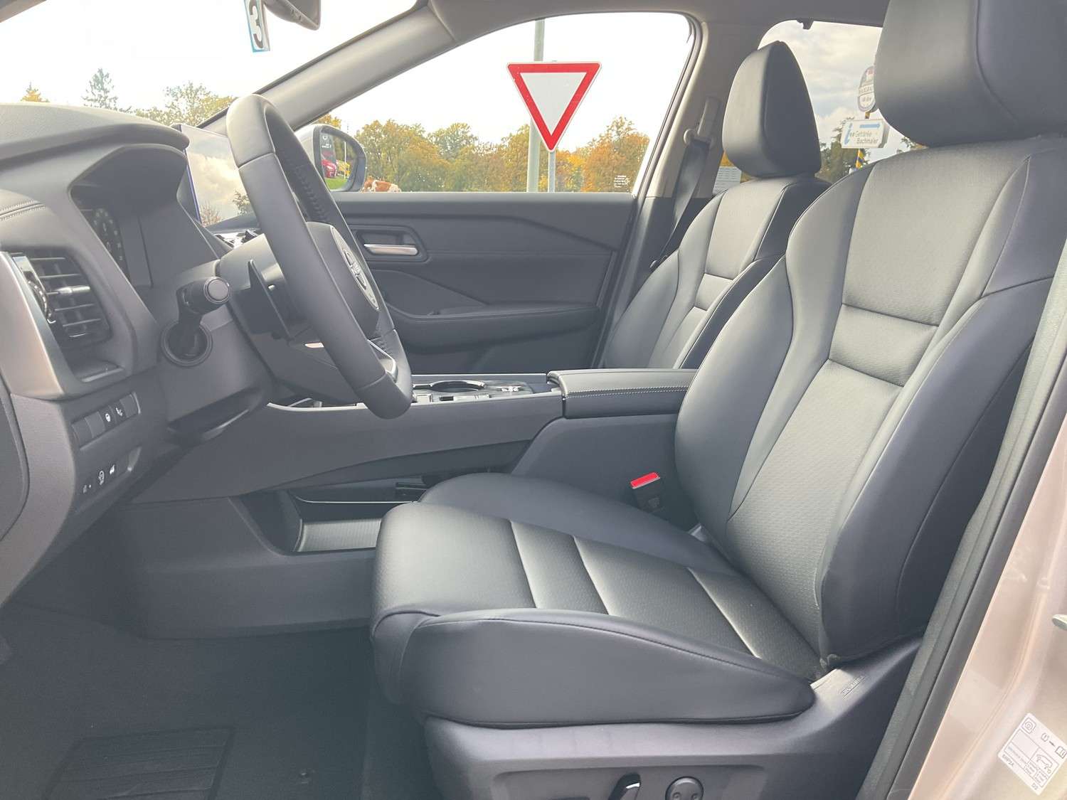 Fahrzeugbild eines Nissan X-TRAIL