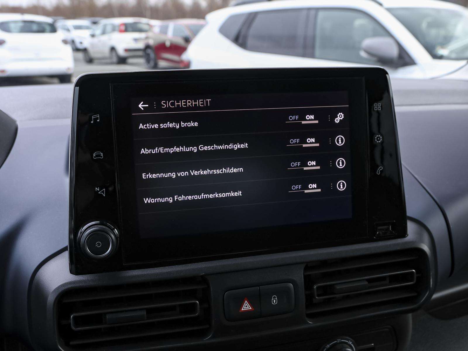 Fahrzeugbild eines Peugeot Rifter