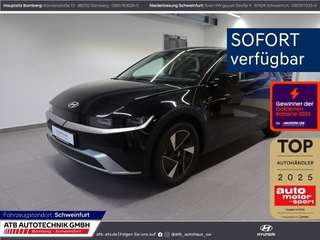 Schräge Frontansicht auf einen Hyundai IONIQ 5 , freigestellt