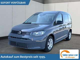 Schräge Frontansicht auf einen Volkswagen Caddy , freigestellt