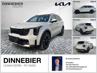 Schräge Frontansicht auf einen Kia Sorento , freigestellt