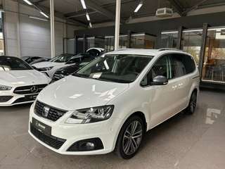 Schräge Frontansicht auf einen SEAT Alhambra , freigestellt