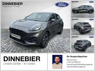Schräge Frontansicht auf einen Ford Puma , freigestellt