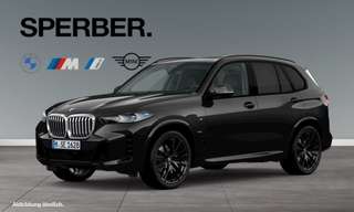 Schräge Frontansicht auf einen BMW X5 , freigestellt