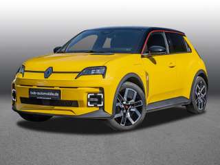 Schräge Frontansicht auf einen Renault 5 E-TECH , freigestellt