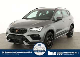 Schräge Frontansicht auf einen CUPRA Ateca , freigestellt