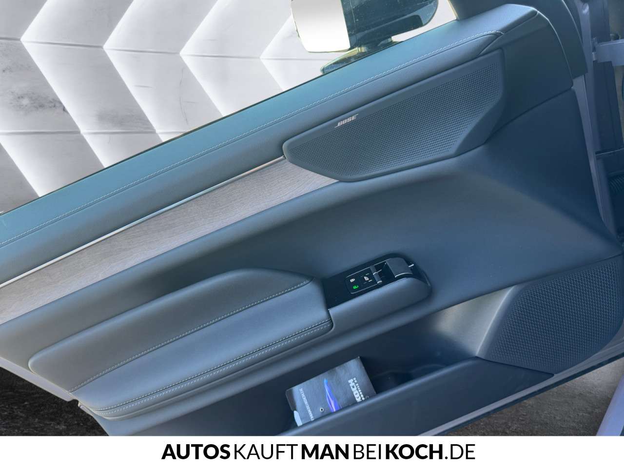 Fahrzeugbild eines Volvo ES90