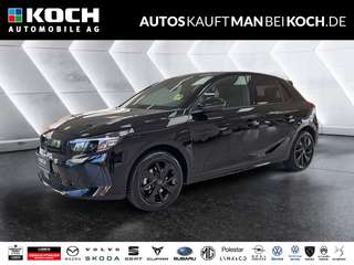 Schräge Frontansicht auf einen Opel Corsa , freigestellt