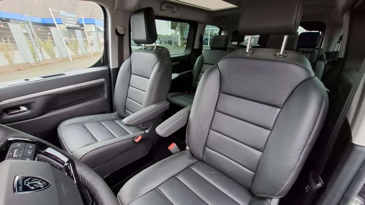 Fahrzeugbild eines Peugeot Traveller