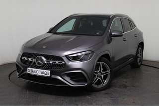 Schräge Frontansicht auf einen Mercedes-Benz GLA , freigestellt