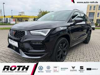 Schräge Frontansicht auf einen CUPRA Ateca , freigestellt