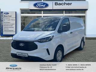 Schräge Frontansicht auf einen Ford Transit Custom , freigestellt