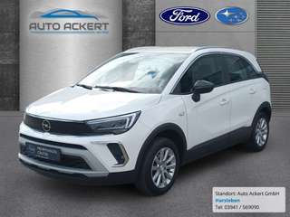 Schräge Frontansicht auf einen Opel Crossland X , freigestellt