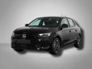 Schräge Frontansicht auf einen Opel Corsa , freigestellt
