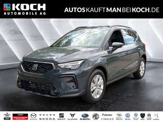 Schräge Frontansicht auf einen SEAT Arona , freigestellt