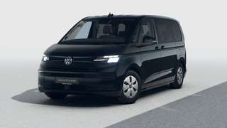 Schräge Frontansicht auf einen Volkswagen Multivan , freigestellt