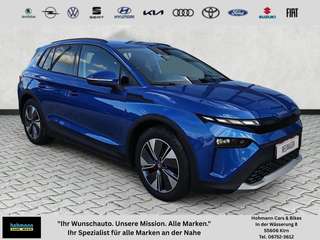 Schräge Frontansicht auf einen Skoda Elroq , freigestellt