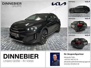 Schräge Frontansicht auf einen Kia XCeed , freigestellt
