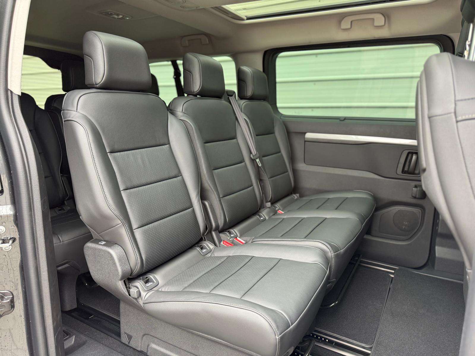 Fahrzeugbild eines Peugeot Traveller