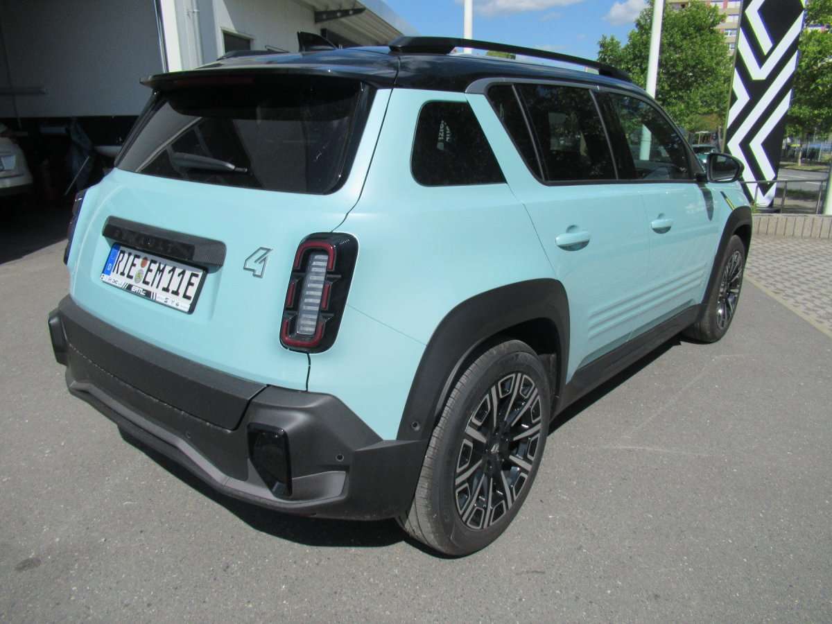 Fahrzeugbild eines Renault 4 E-TECH