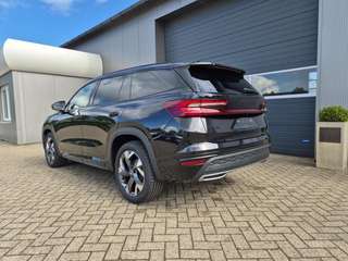 Schräge Frontansicht auf einen Skoda Kodiaq , freigestellt