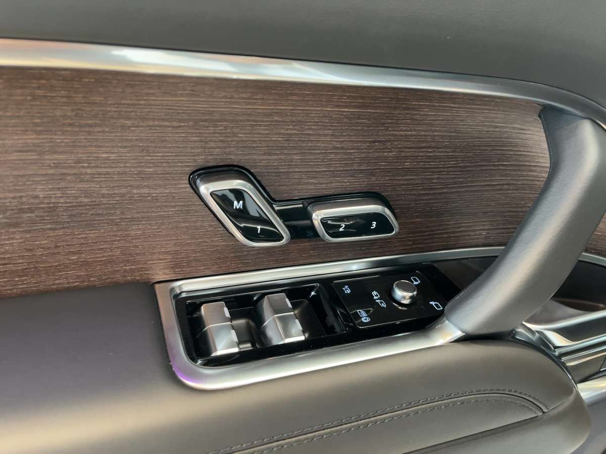 Fahrzeugbild eines Land Rover Range Rover