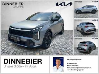 Schräge Frontansicht auf einen Kia Sportage , freigestellt