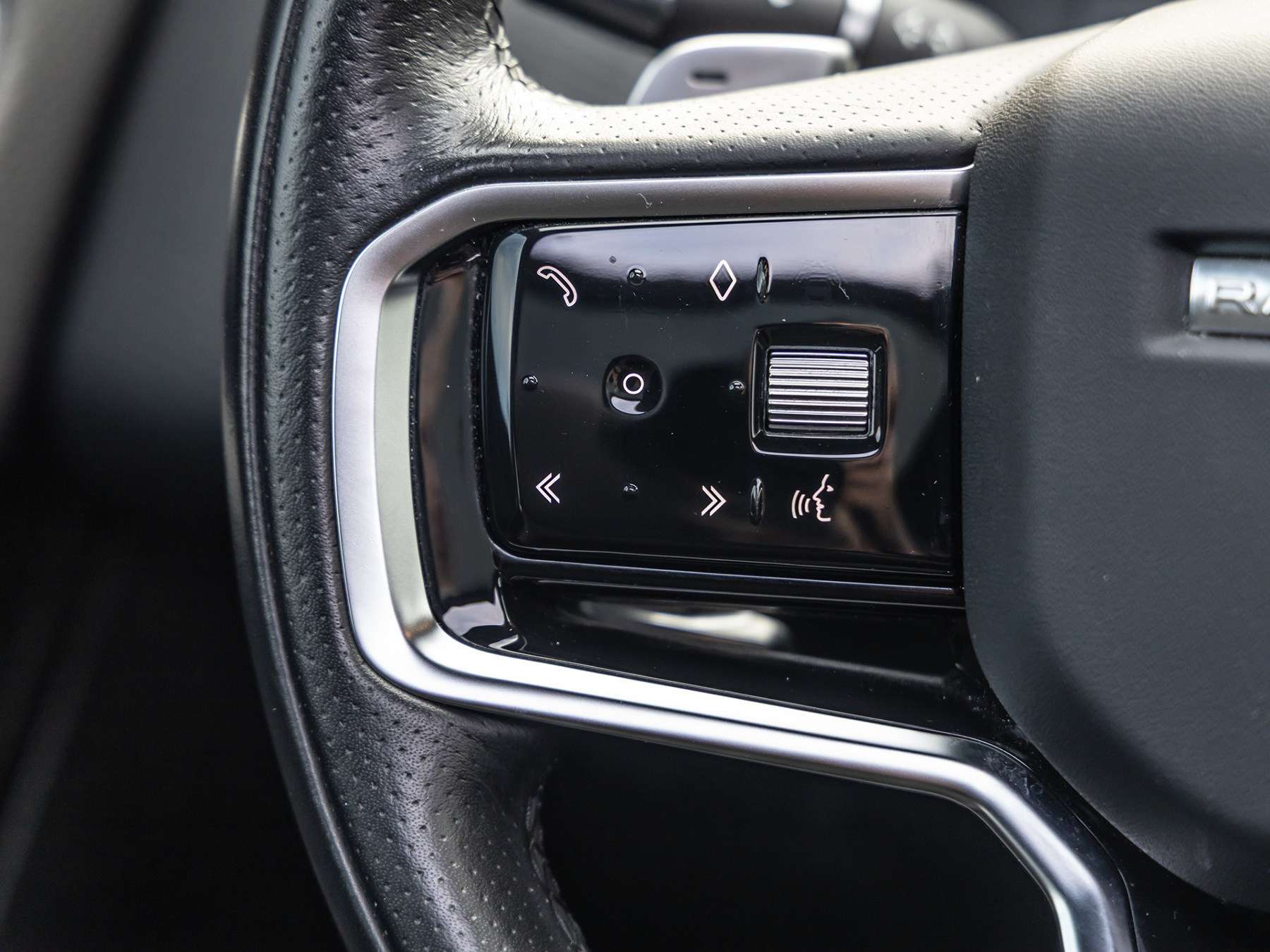 Fahrzeugbild eines Land Rover Range Rover Velar