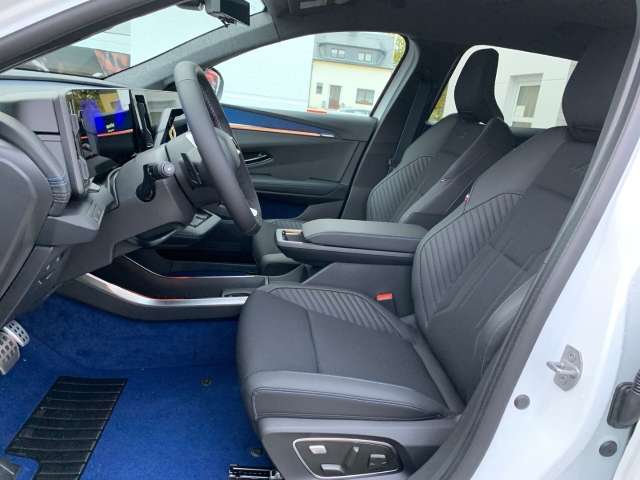 Fahrzeugbild eines Renault Scenic E-TECH