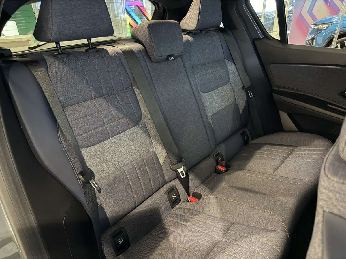 Fahrzeugbild eines Renault 4 E-TECH