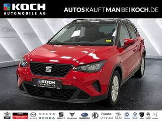 Schräge Frontansicht auf einen SEAT Arona , freigestellt