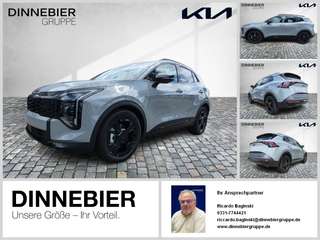 Schräge Frontansicht auf einen Kia Sportage , freigestellt