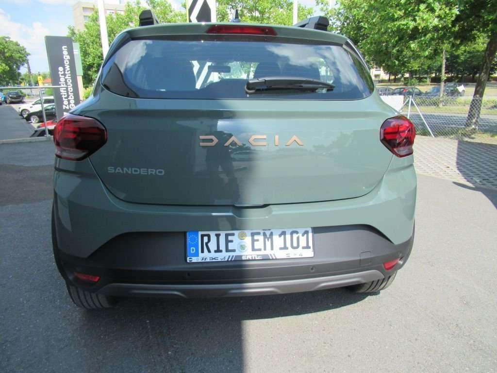 Fahrzeugbild eines Dacia Sandero