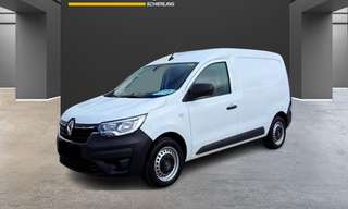 Schräge Frontansicht auf einen Renault Express , freigestellt