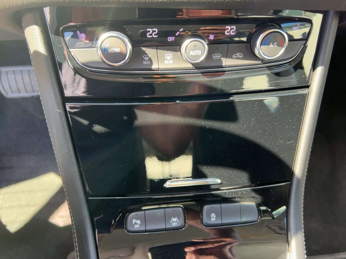 Fahrzeugbild eines Opel Grandland X