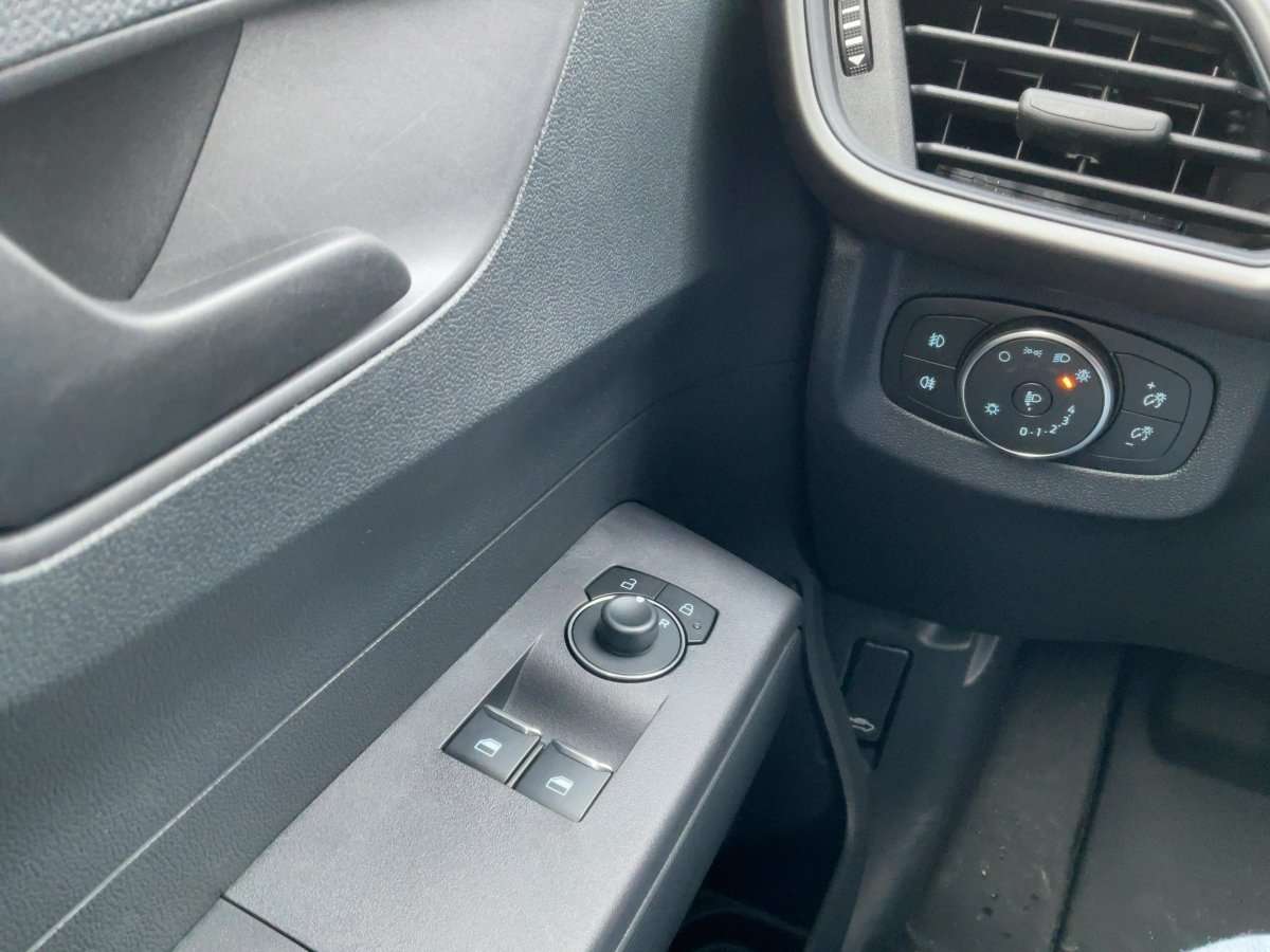 Fahrzeugbild eines Ford Transit Courier