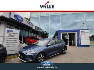Schräge Frontansicht auf einen Ford Focus , freigestellt