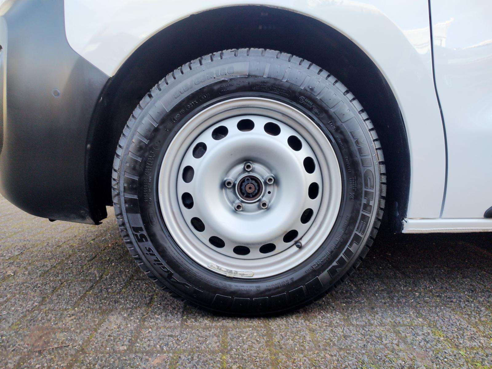 Fahrzeugbild eines Opel Vivaro