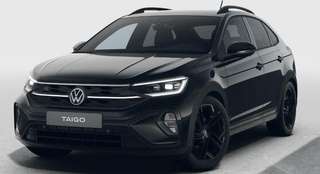 Schräge Frontansicht auf einen Volkswagen Taigo , freigestellt
