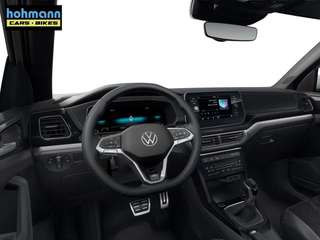 Schräge Frontansicht auf einen Volkswagen T-Cross , freigestellt