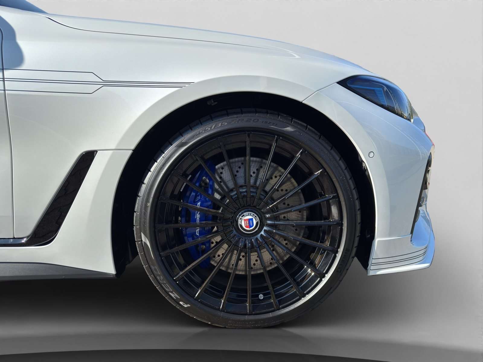 Fahrzeugbild eines Alpina D4