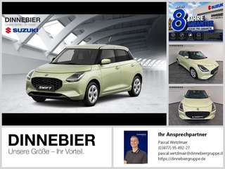 Schräge Frontansicht auf einen Suzuki Swift , freigestellt