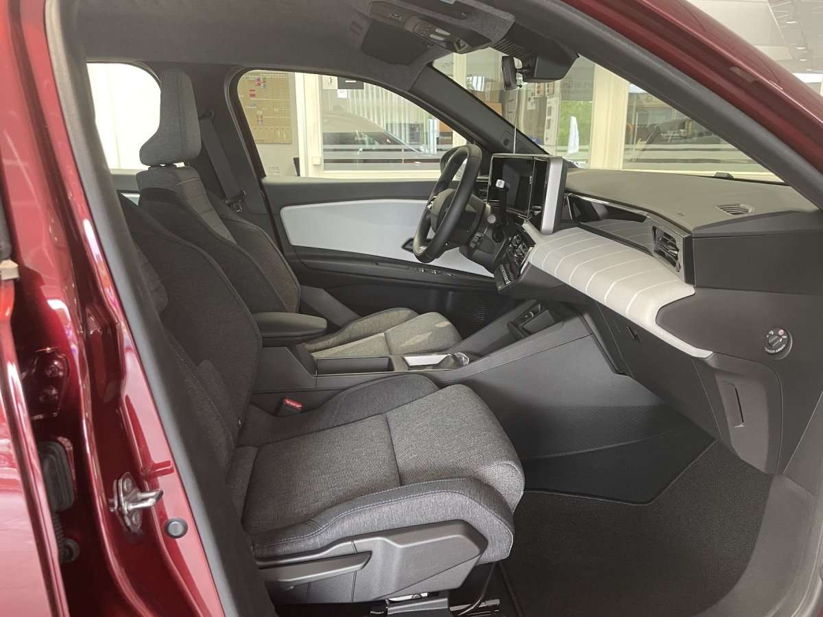 Fahrzeugbild eines Renault 4 E-TECH