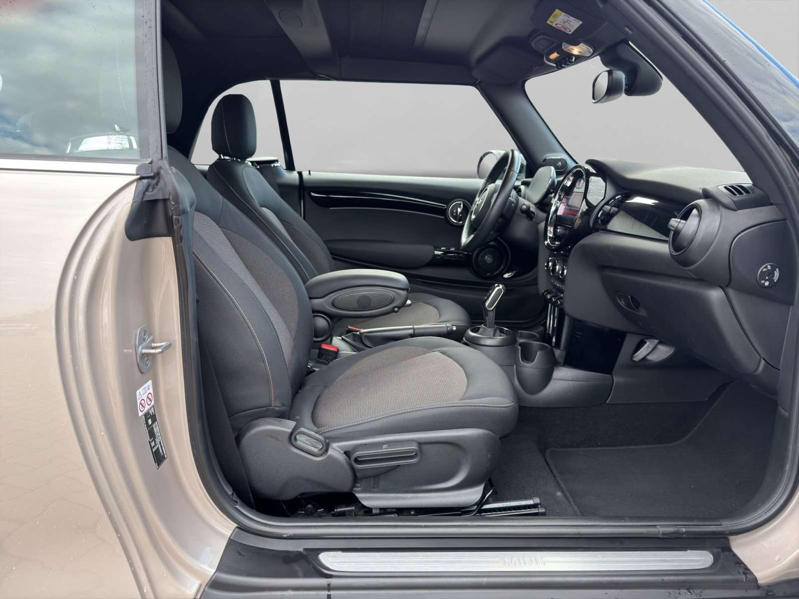 Fahrzeugbild eines MINI COOPER
