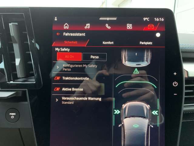 Fahrzeugbild eines Renault Scenic E-TECH