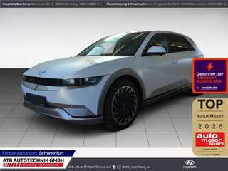 Schräge Frontansicht auf einen Hyundai IONIQ 5 , freigestellt