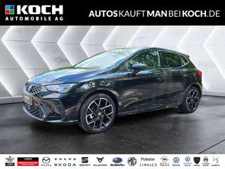 Schräge Frontansicht auf einen SEAT Ibiza , freigestellt