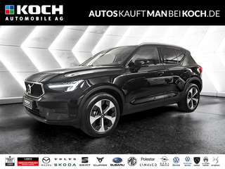 Schräge Frontansicht auf einen Volvo XC40 , freigestellt