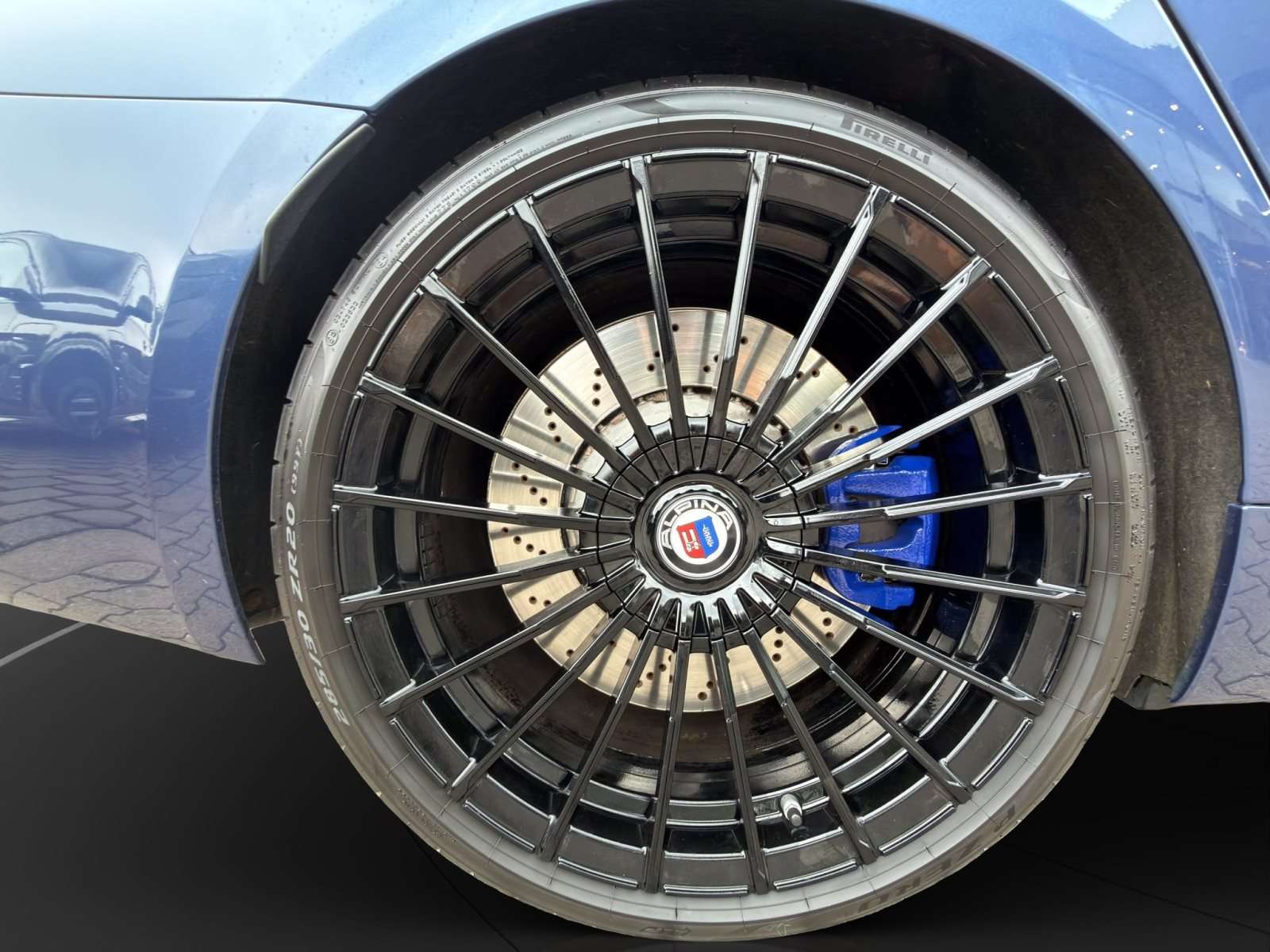 Fahrzeugbild eines Alpina B5