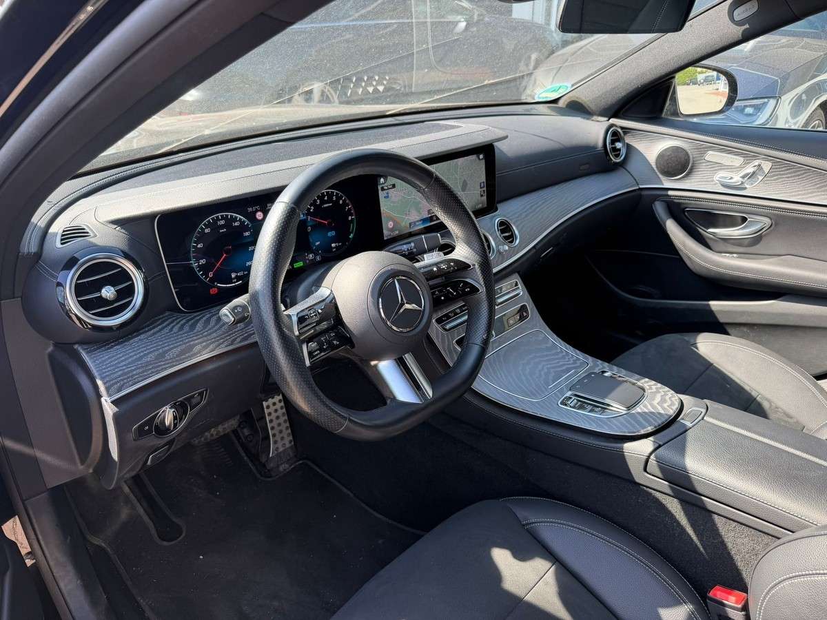 Fahrzeugbild eines Mercedes-Benz E-Klasse